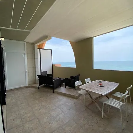Apartment Fronte Mare By Apulia